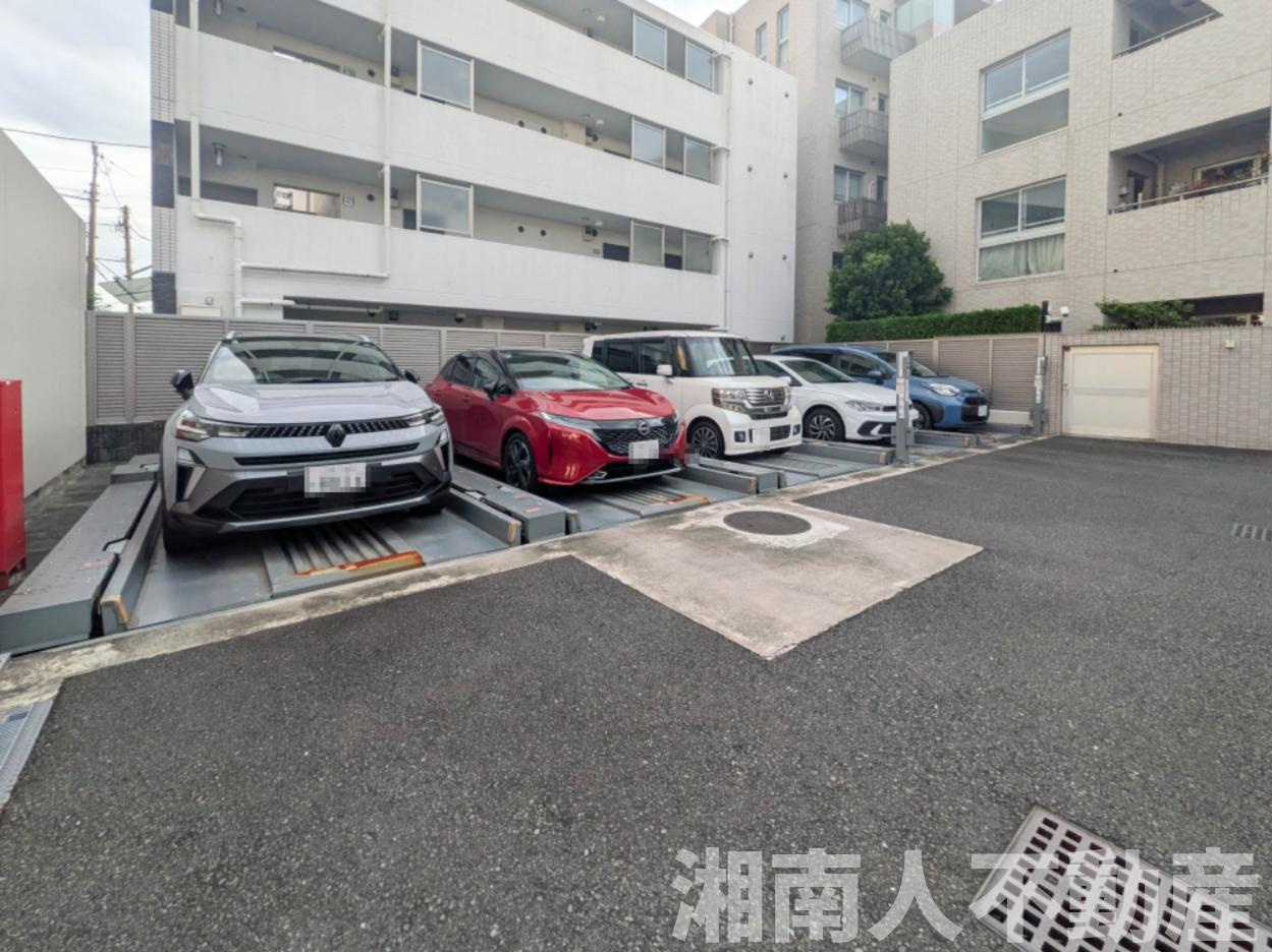 プラウド湘南藤沢の駐車場