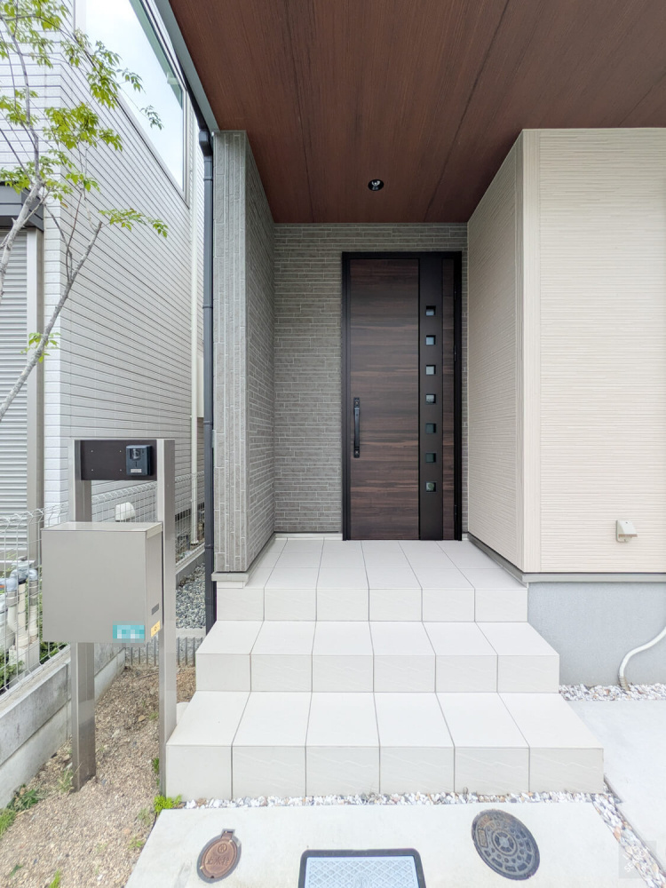 豊中市上野西３丁目 戸建ての玄関