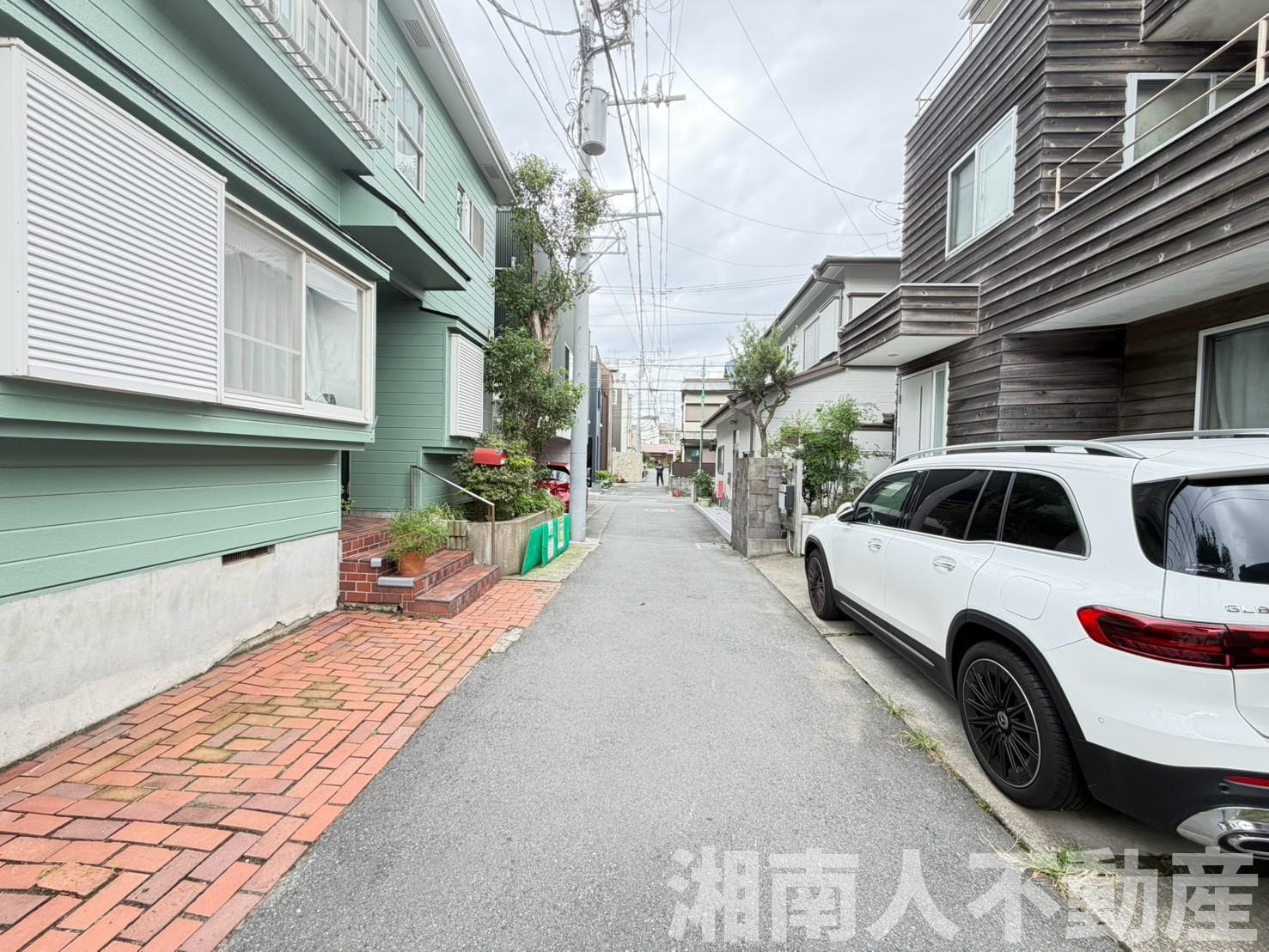 鎌倉市腰越３丁目８－１２戸建の前面道路含む現地写真|前面道路含む現地写真です