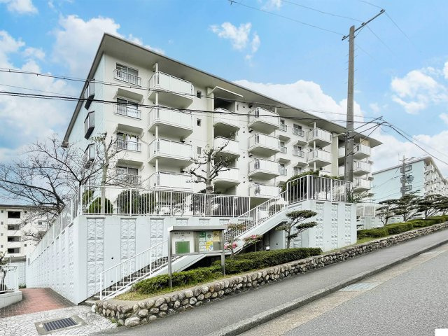 横尾4団地77号棟の外観|横尾４団地７７号棟の建物外観です。