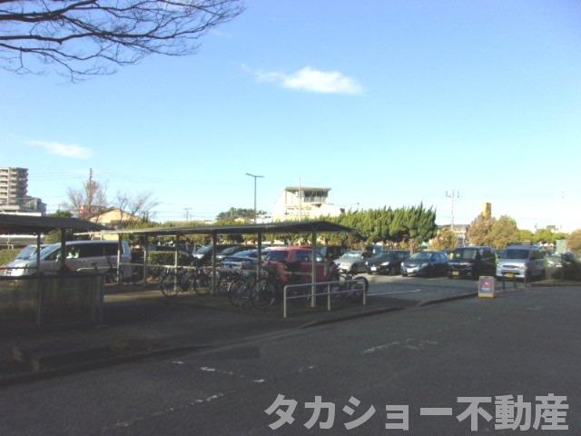 千葉ガーデンタウンB棟の駐車場|駐車スペースもあります
