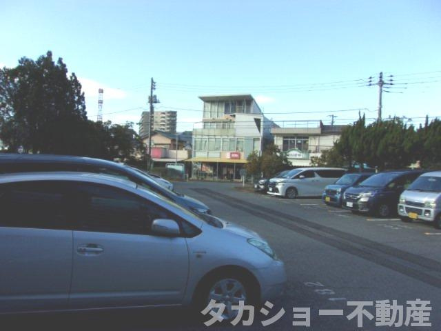 千葉ガーデンタウンB棟の駐車場|駐車場があるので、車を買う予定の方も安心です