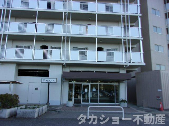 千葉ガーデンタウンB棟の外観|エントランスはオートロックになっております。
