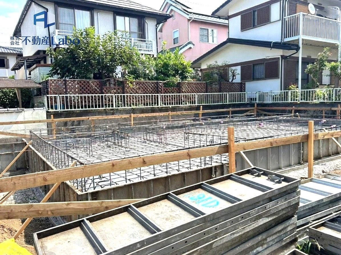 クレイドルガーデン　富士市厚原第18　全1棟の外観|●駐車スペース●
3台駐車可能♪
並列駐車のため、車の出し入れが楽々♪