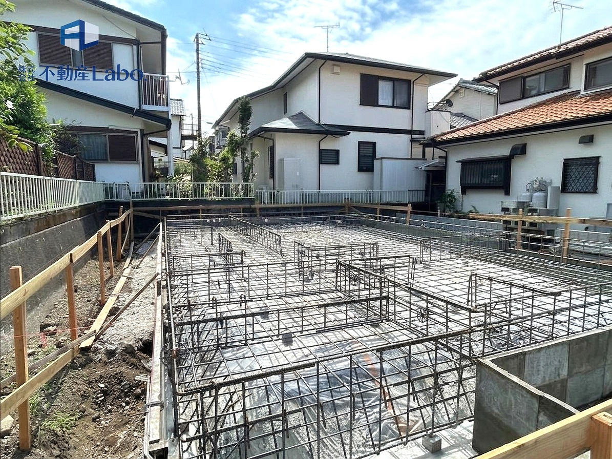 クレイドルガーデン　富士市厚原第18　全1棟の外観|●キッチン● 人気の対面式キッチン♪おご家族との会話やリビング全体の様子も見えて安心♪キッチン横幅は2.5ｍ以上あり調理スペースやシンクも広くお料理がしやすいキッチンとなっています♪