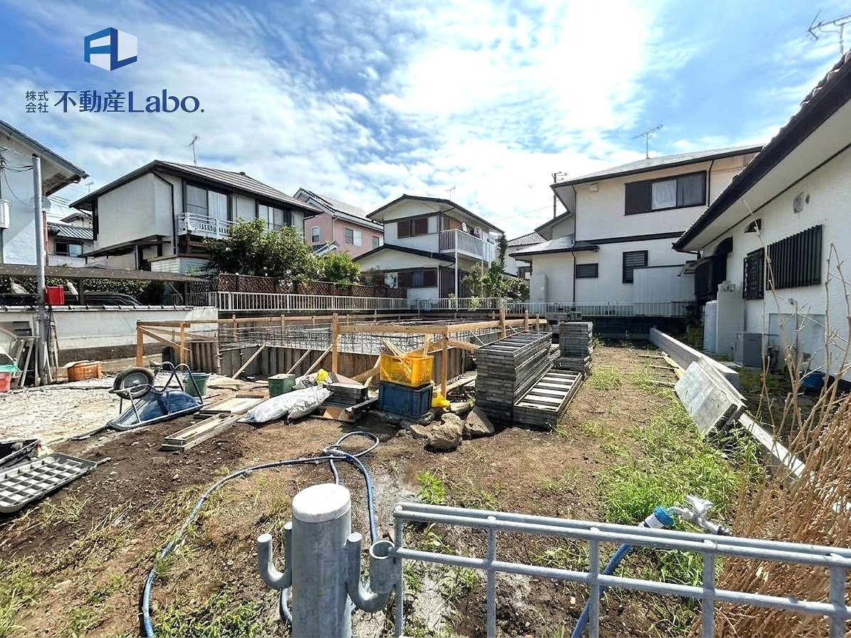 クレイドルガーデン　富士市厚原第18　全1棟の外観|●洗面室● キャビネット付き洗面化粧台♪歯ブラシや化粧品などの収納に便利です♪鏡は3面鏡となっております。清潔感のある洗面所は、毎日の身支度も気持ちよくお使いいただけます♪