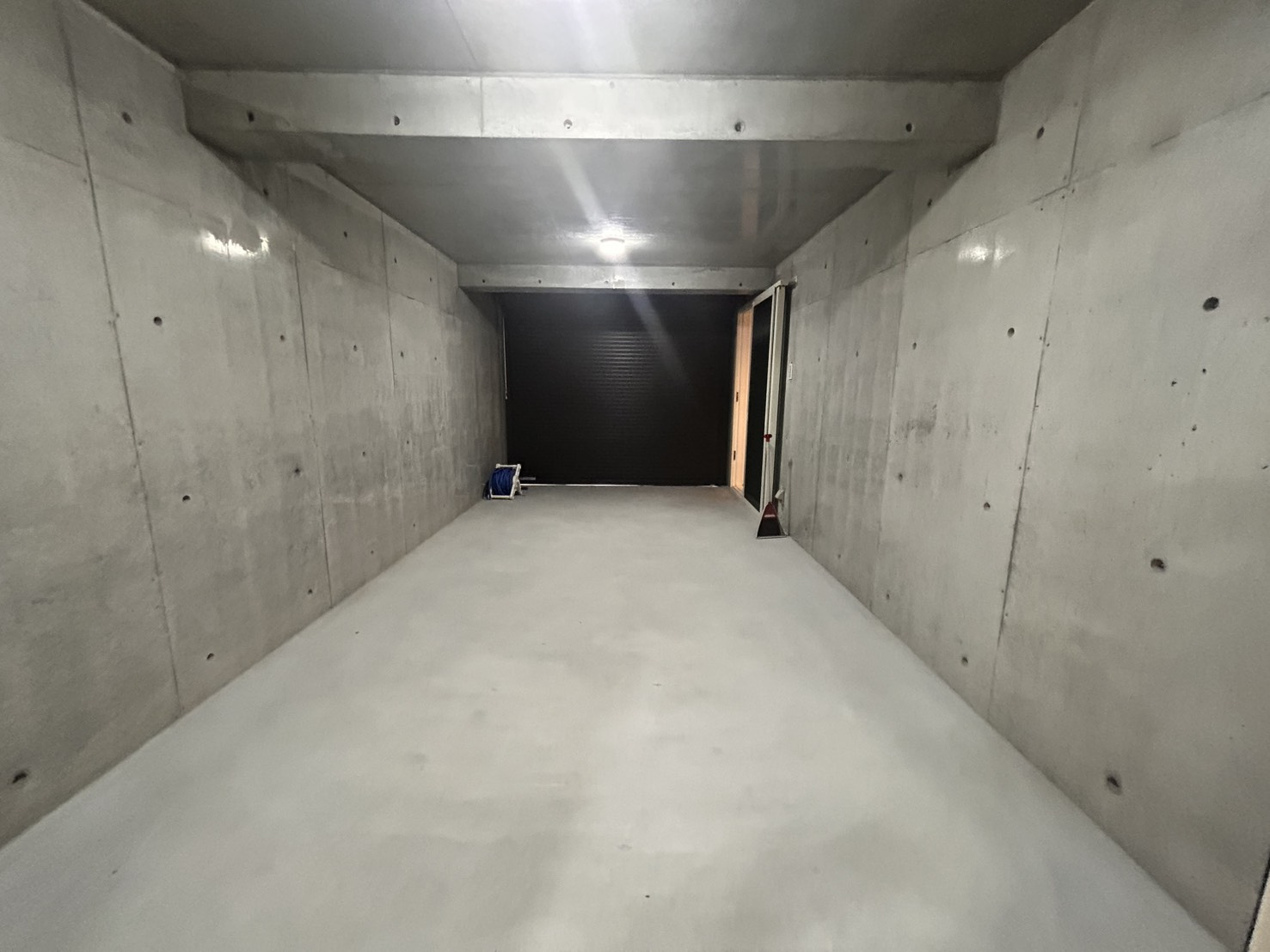 神戸市中央区熊内町8丁目　新築戸建の駐車場