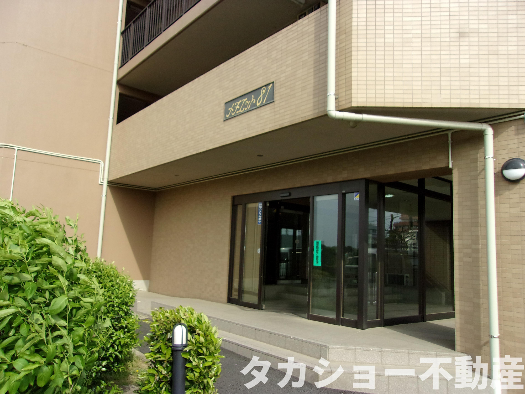 メヌエット八壱のエントランス