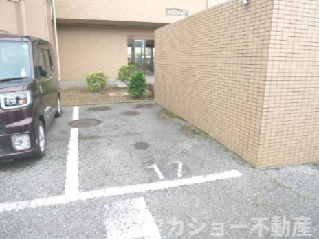 メヌエット八壱の駐車場|駐車場はこちらが無償専用使用出来ます!!エントランスに1番近い!