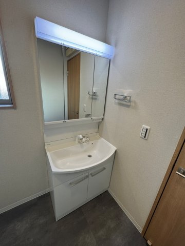 新座市片山三丁目戸建の洗面所