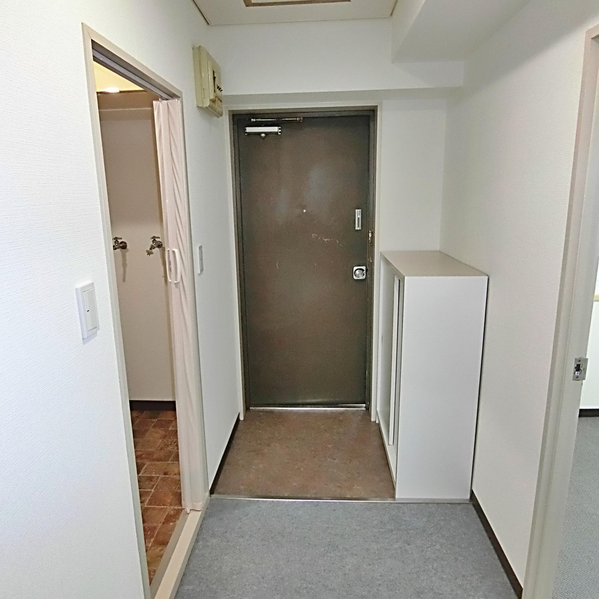 室蘭市高砂町2丁目31-23　財形第19高砂コーポ507の玄関