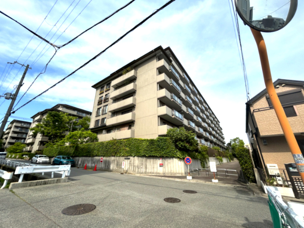 苦楽園ヒルズ三号棟の外観
