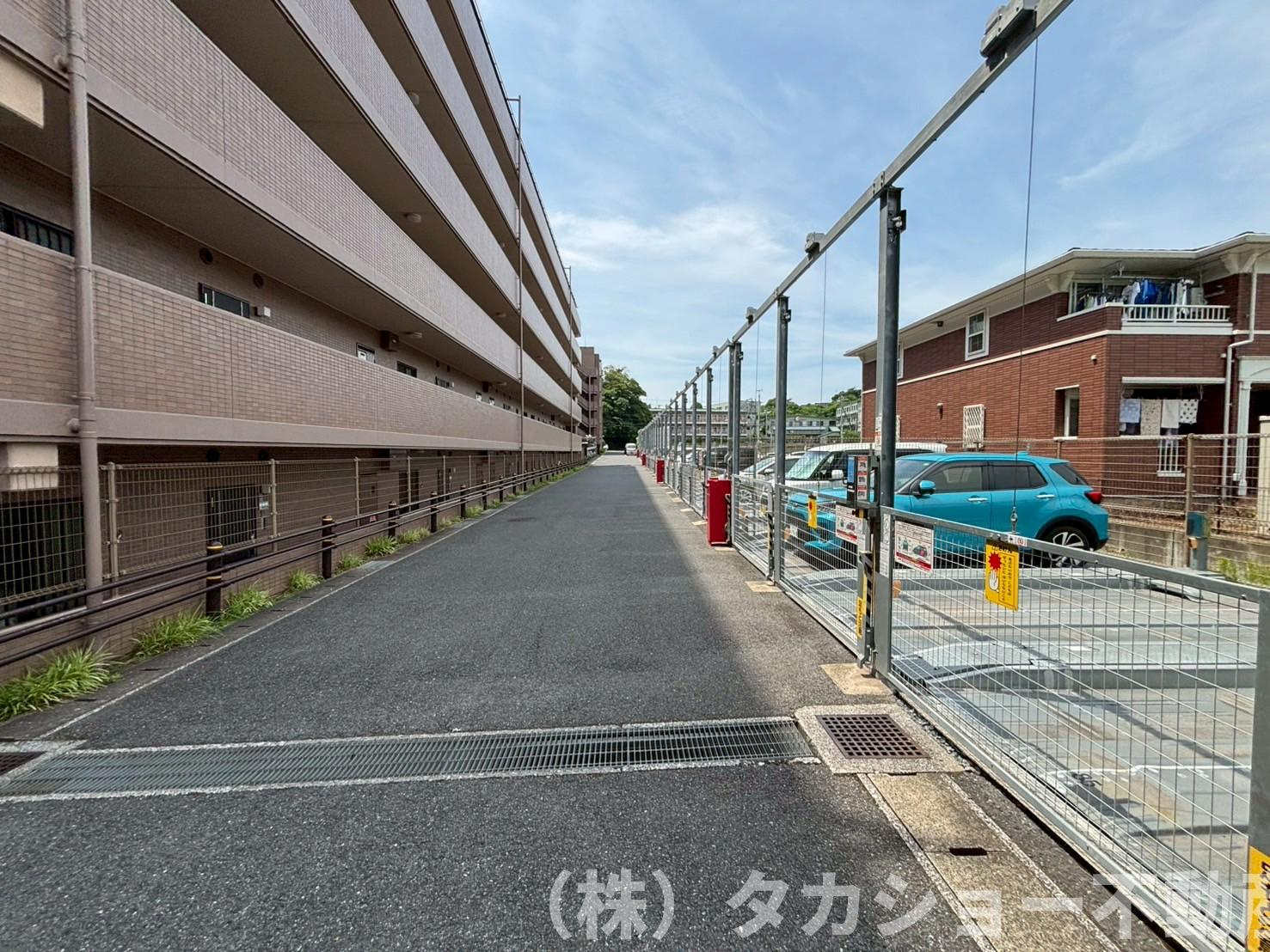 コスモ稲毛ロイヤルステージの駐車場