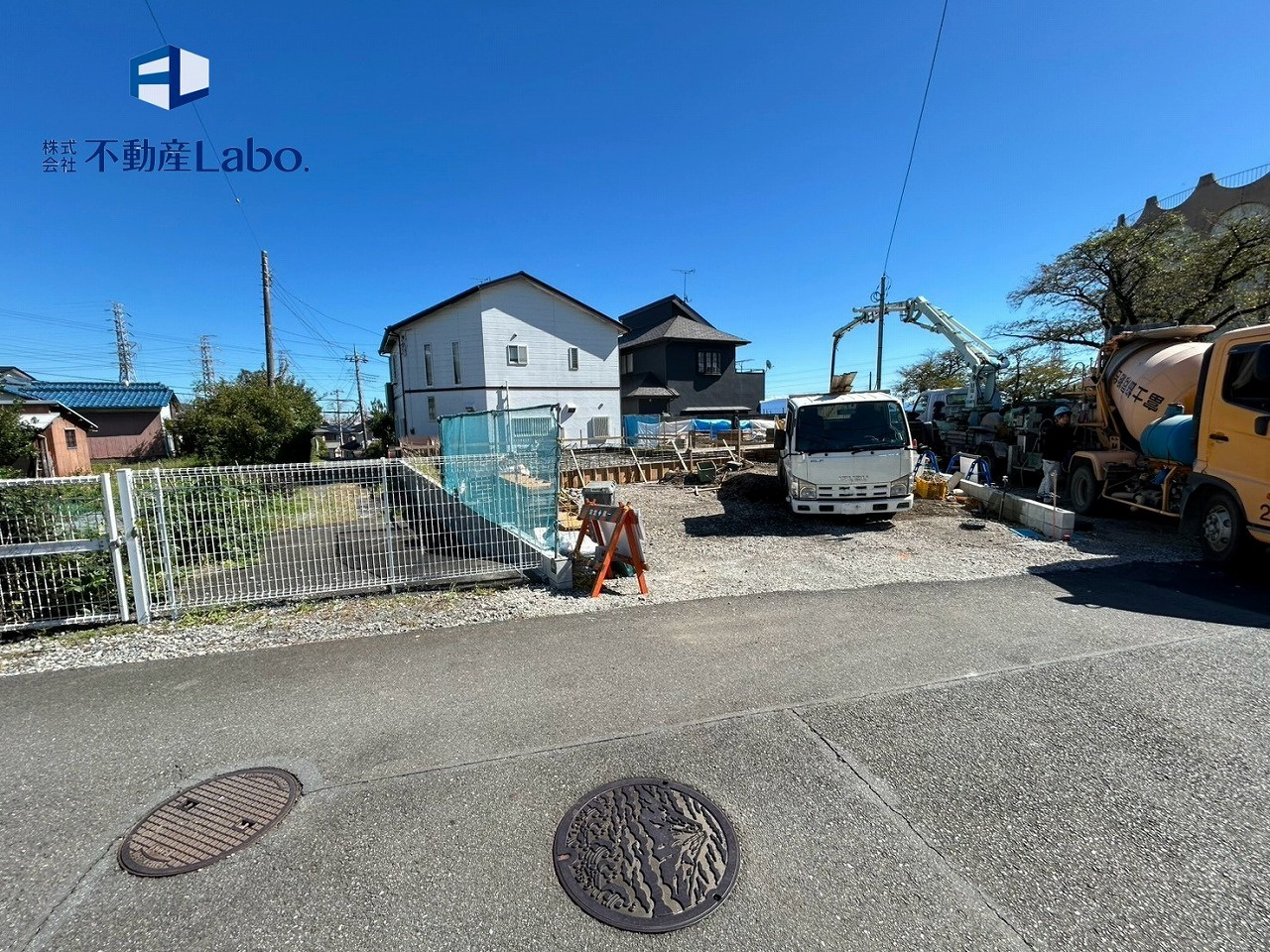 リーブルガーデン　富士市今泉2期　全2棟の前面道路含む現地写真|左側が1号棟、右側奥敷地が2号棟建設予定地となっています♪
