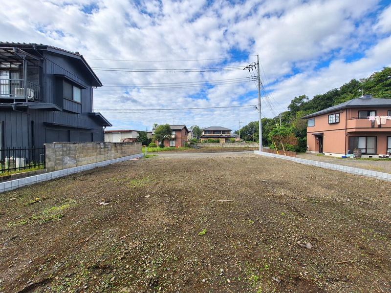 現地（2026年9月18日）撮影
約87坪の広大な敷地。南側からの開放感と陽だまりを感じられる、ゆとりある住環境です。