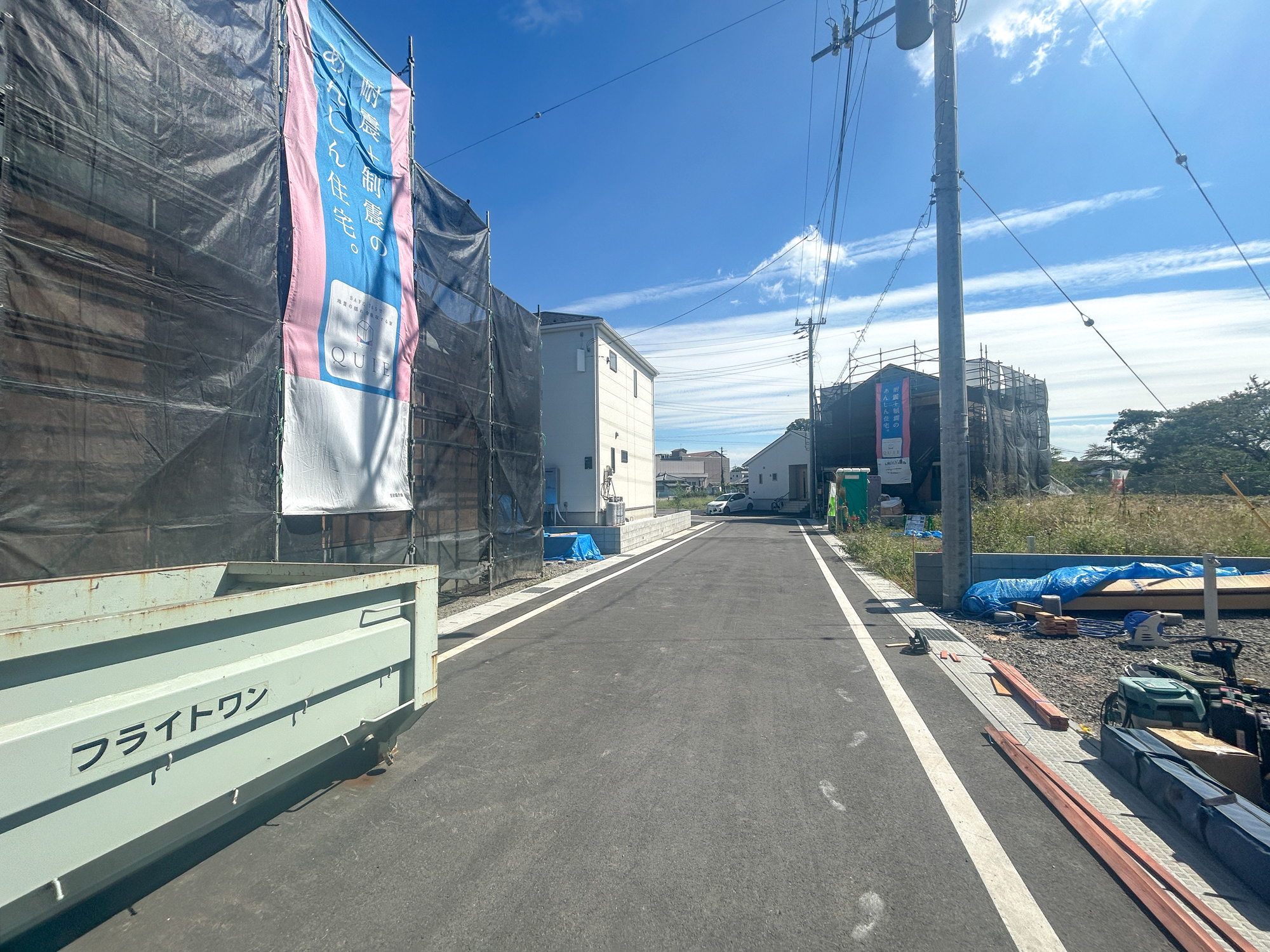 前橋市北代田町第10-2期　新築住宅全5棟の前面道路含む現地写真|低層の一戸建てを中心とした街並みが整然と続き、周辺は高い建物が建っていないので、採光や開放性に恵まれ、空が広く緑の多い閑静な趣を感じる環境です。

