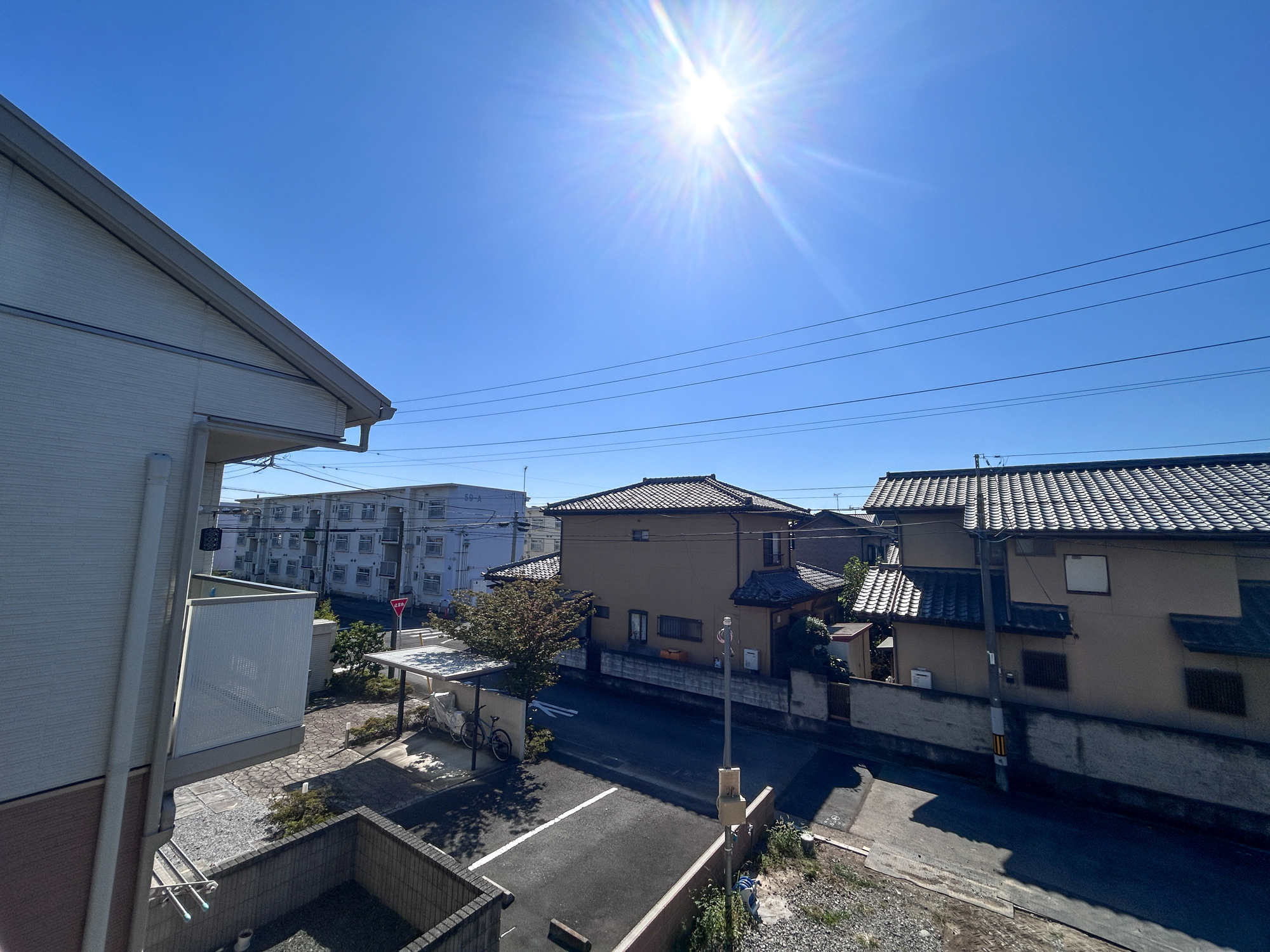 前橋市朝倉町3丁目　新築住宅全1棟の展望|低層の一戸建てを中心とした街並みが整然と続き、周辺は高い建物が建っていないので、採光や開放性に恵まれ、空が広く緑の多い閑静な趣を感じる環境です。