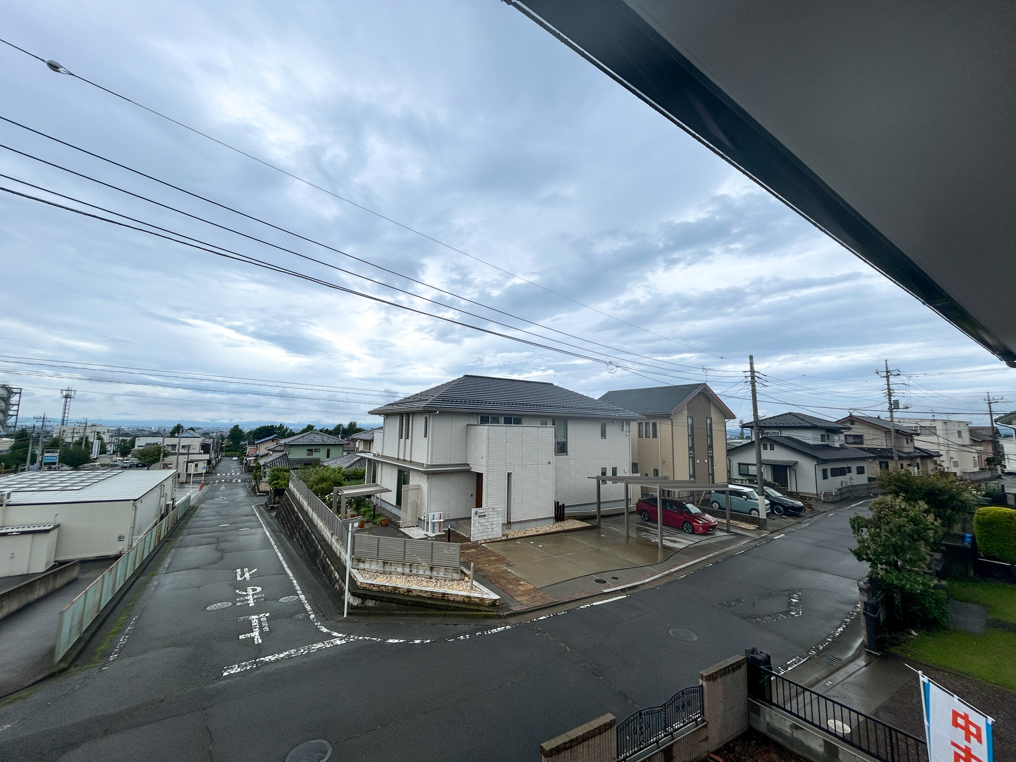 前橋市鳥取町　中古物件の展望|低層の一戸建てを中心とした街並みが整然と続き、周辺は高い建物が建っていないので、採光や開放性に恵まれ、空が広く緑の多い閑静な趣を感じる環境です。