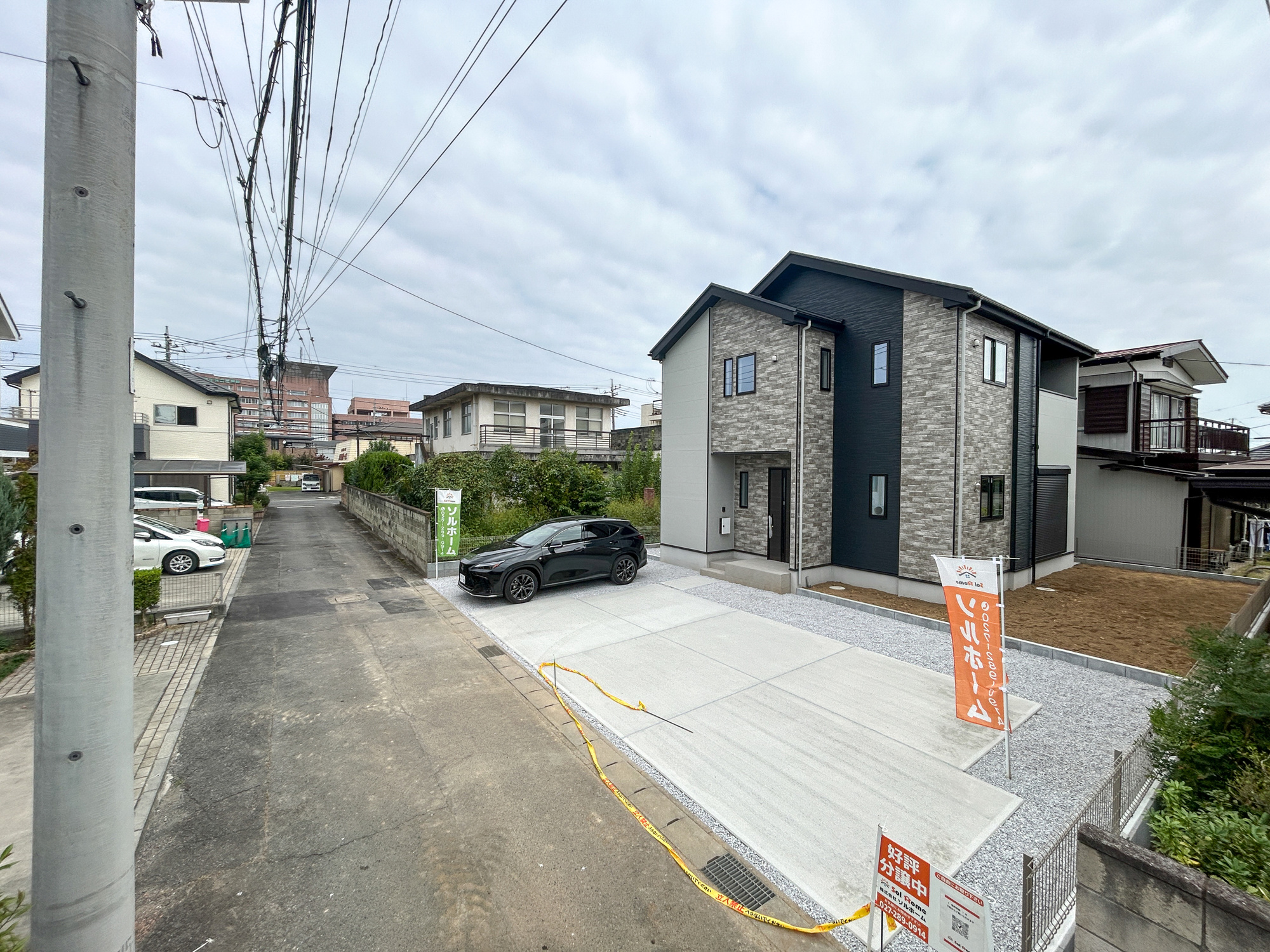 前橋市上新田町2期　新築住宅全1棟の前面道路含む現地写真|閑静な住宅地で子育て家族にピッタリ。毎日のお散歩も快適な緑に恵まれたエリアで、自然に包まれた穏やかな暮らしを実現するための、ゆとりある住環境が整っています。


