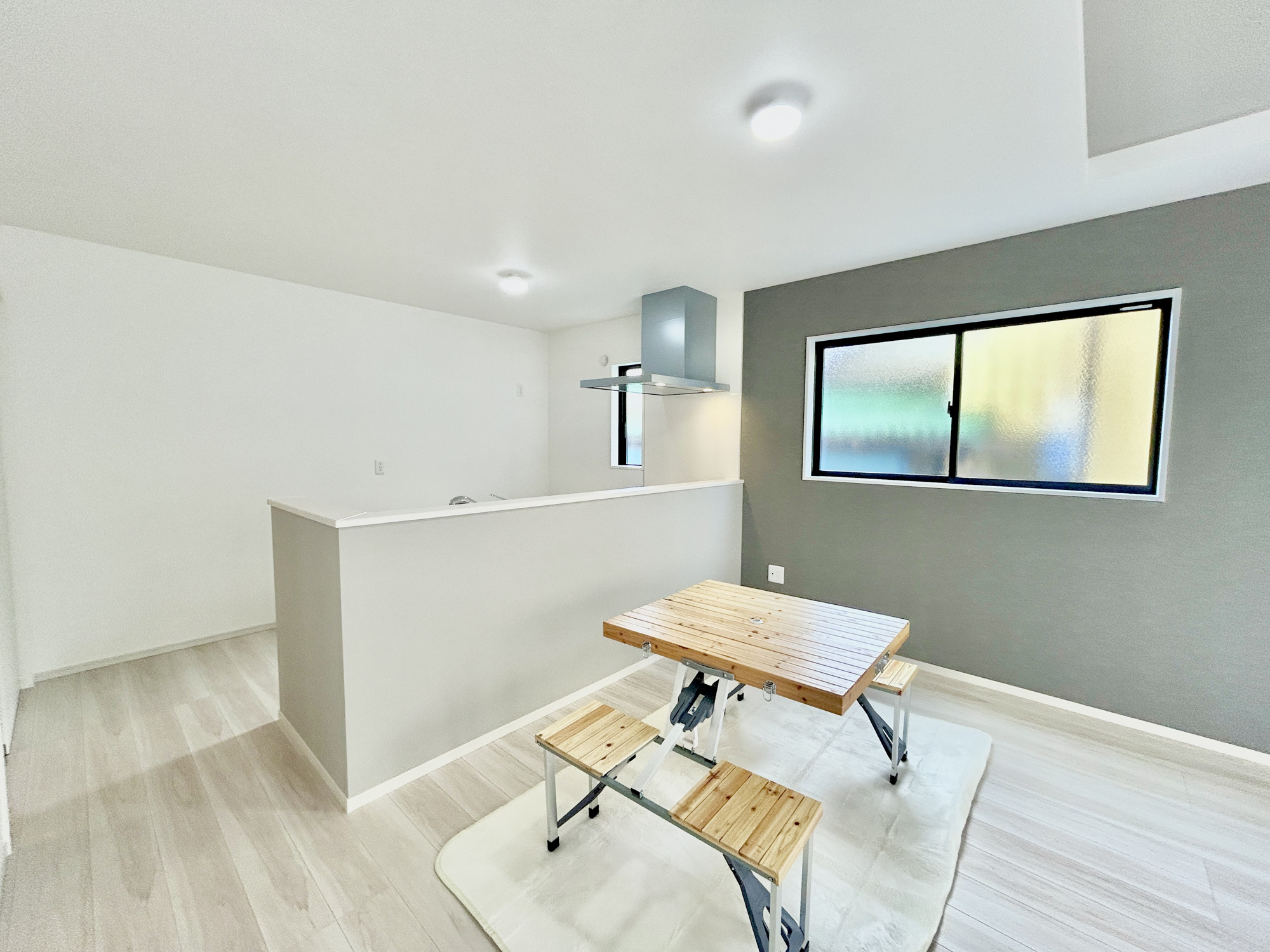 前橋市上新田町2期　新築住宅全1棟のダイニング|キッチンワークしながら大切な家族との会話を楽しむ。家族のコミュニケーションが生まれるキッチンです♪

