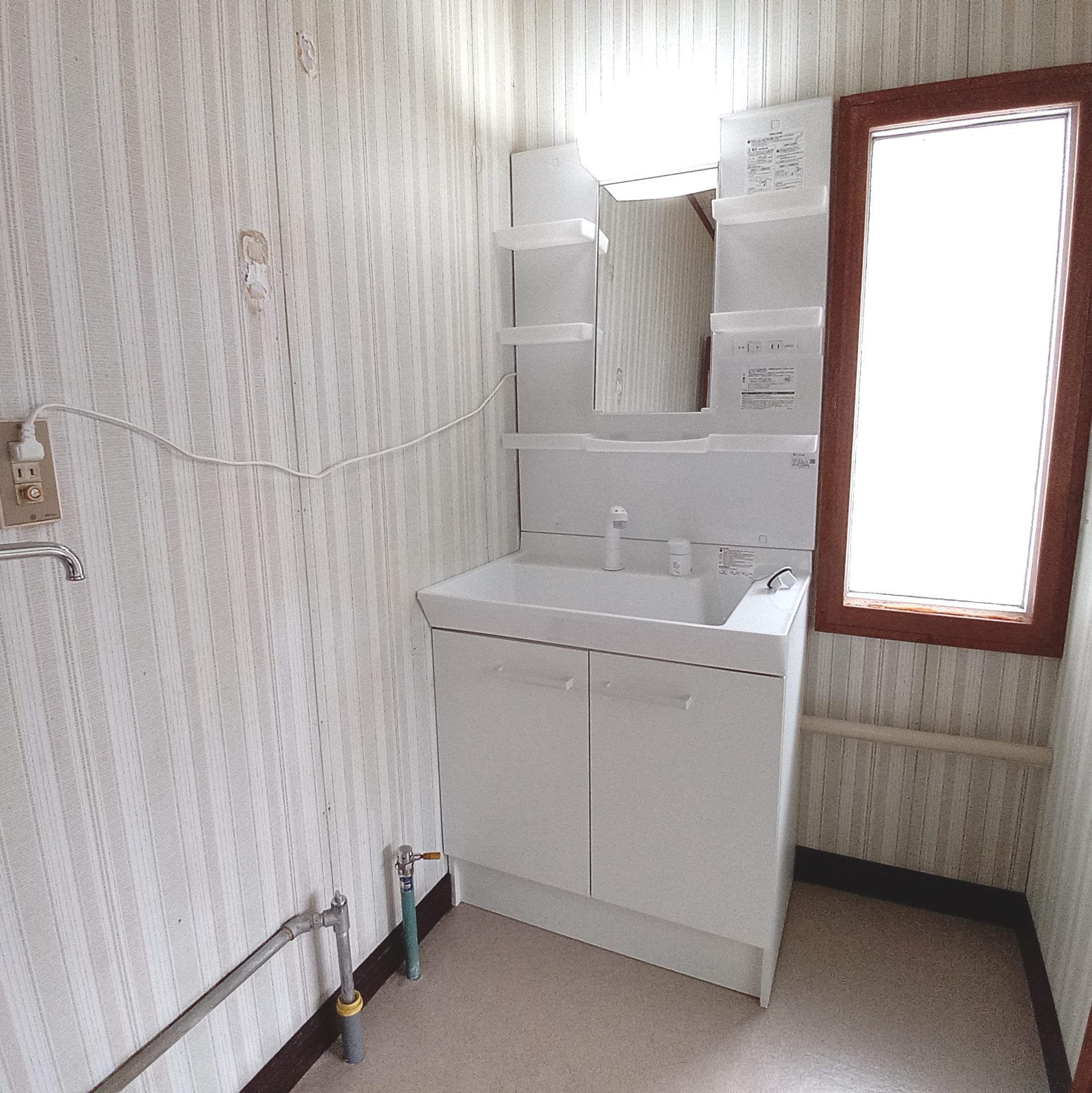 室蘭市柏木町19-10　中古住宅の独立洗面台