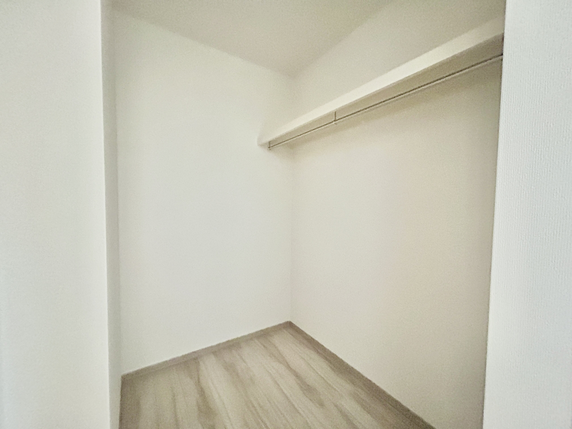 伊勢崎市新栄町第3期　新築住宅全1棟の収納|1階には広々とした物入れがあるのでアウトドアグッズや荷物をたっぷり収納可能♪