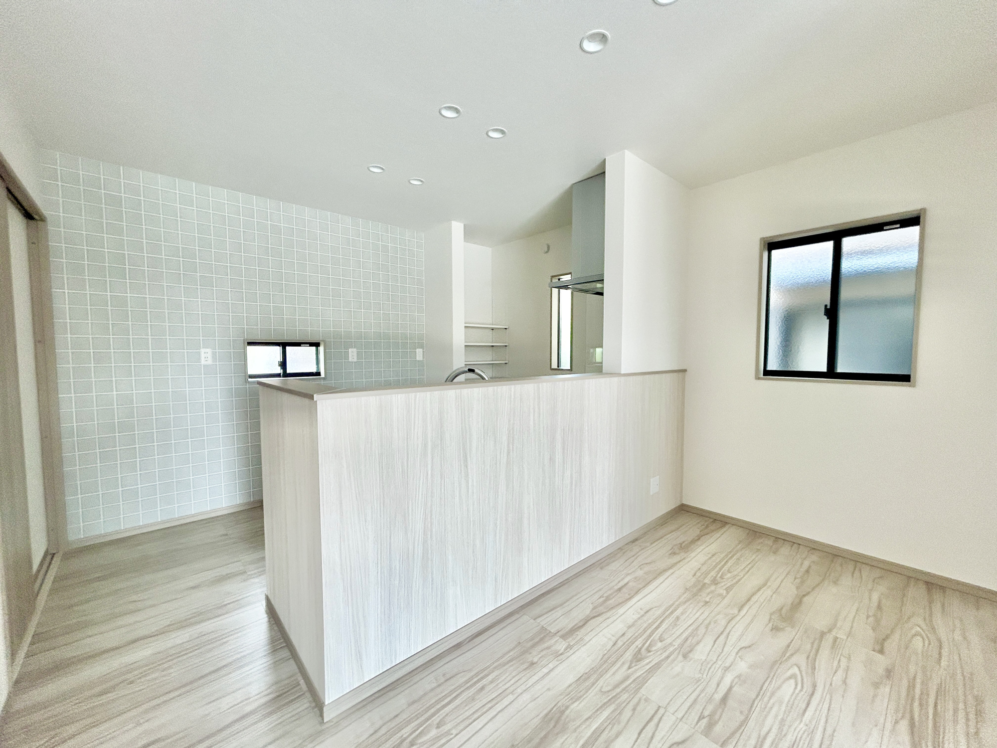 伊勢崎市新栄町第3期　新築住宅全1棟の居間・リビング|ここにはみんなが集い、食事と楽しい会話が始まる。話に夢中になりすぎて、ついつい時を忘れてしまう。そんな束の間の幸せを感じさせてくれる場所。