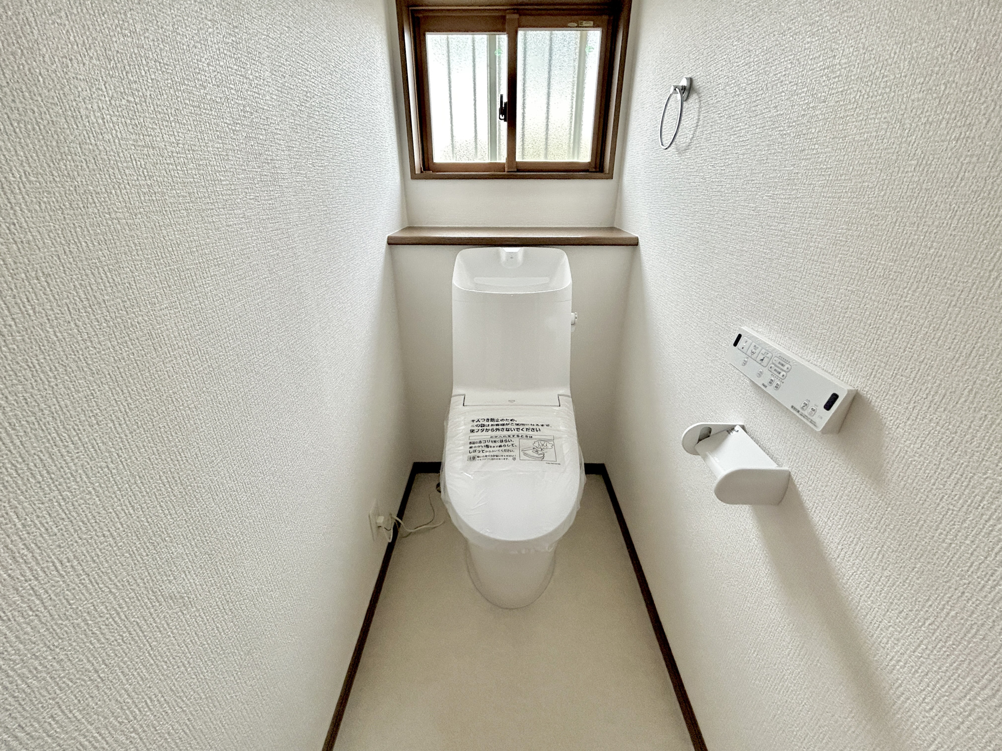 伊勢崎市西久保町1丁目　中古物件のトイレ|窓があることによって採光、換気、開放感など様々なメリットがあります♪