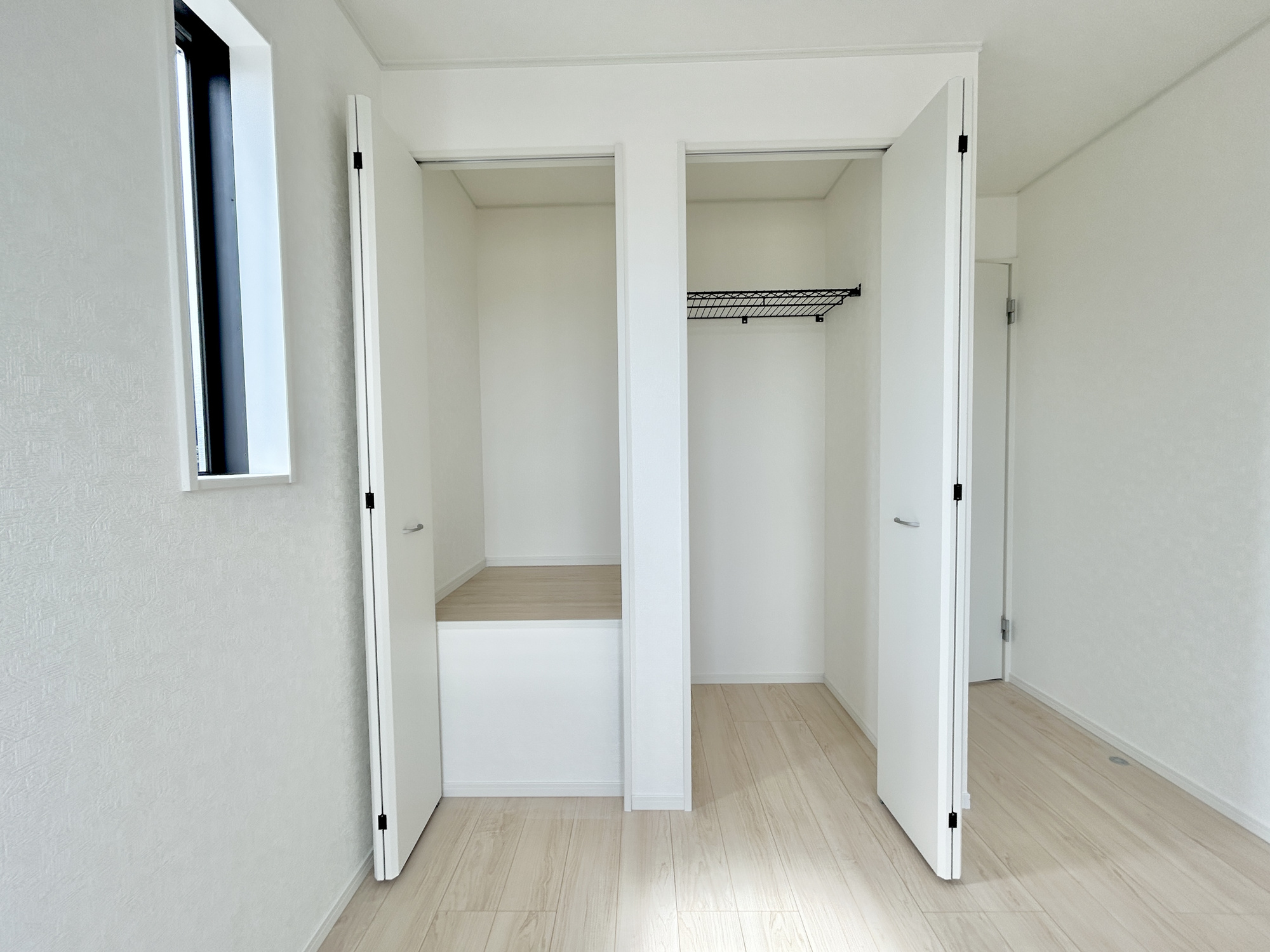 伊勢崎市境米岡第3　新築住宅全3棟の収納|レイアウトを自由自在にカスタマイズ出来る機能的な収納が魅力！
可動棚を設置するもよし、アルミラックを設置するもよし、収納ボックスなどを配置して使えば、多様な使い方が出来、収納の幅が広がります！