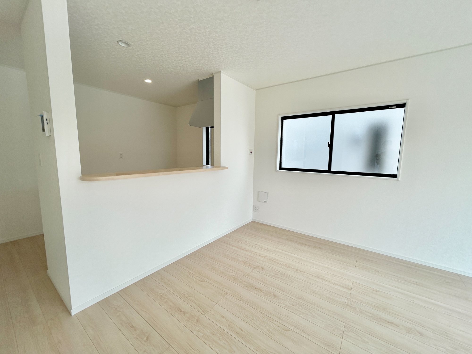 伊勢崎市境米岡第3　新築住宅全3棟の居間・リビング|ここにはみんなが集い、食事と楽しい会話が始まる。話に夢中になりすぎて、ついつい時を忘れてしまう。そんな束の間の幸せを感じさせてくれる場所。