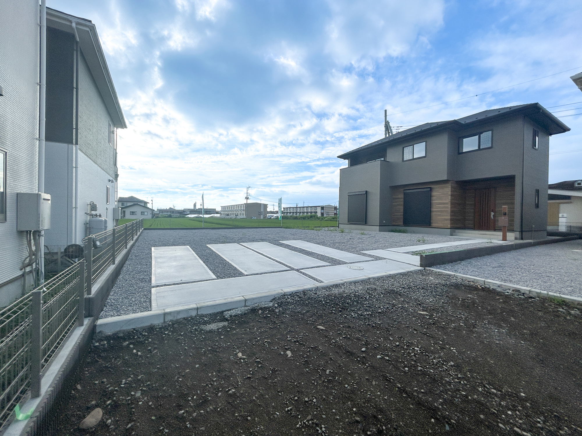 伊勢崎市西久保町第1期　新築住宅全4棟の駐車場|車庫土間施工済みです(^^♪