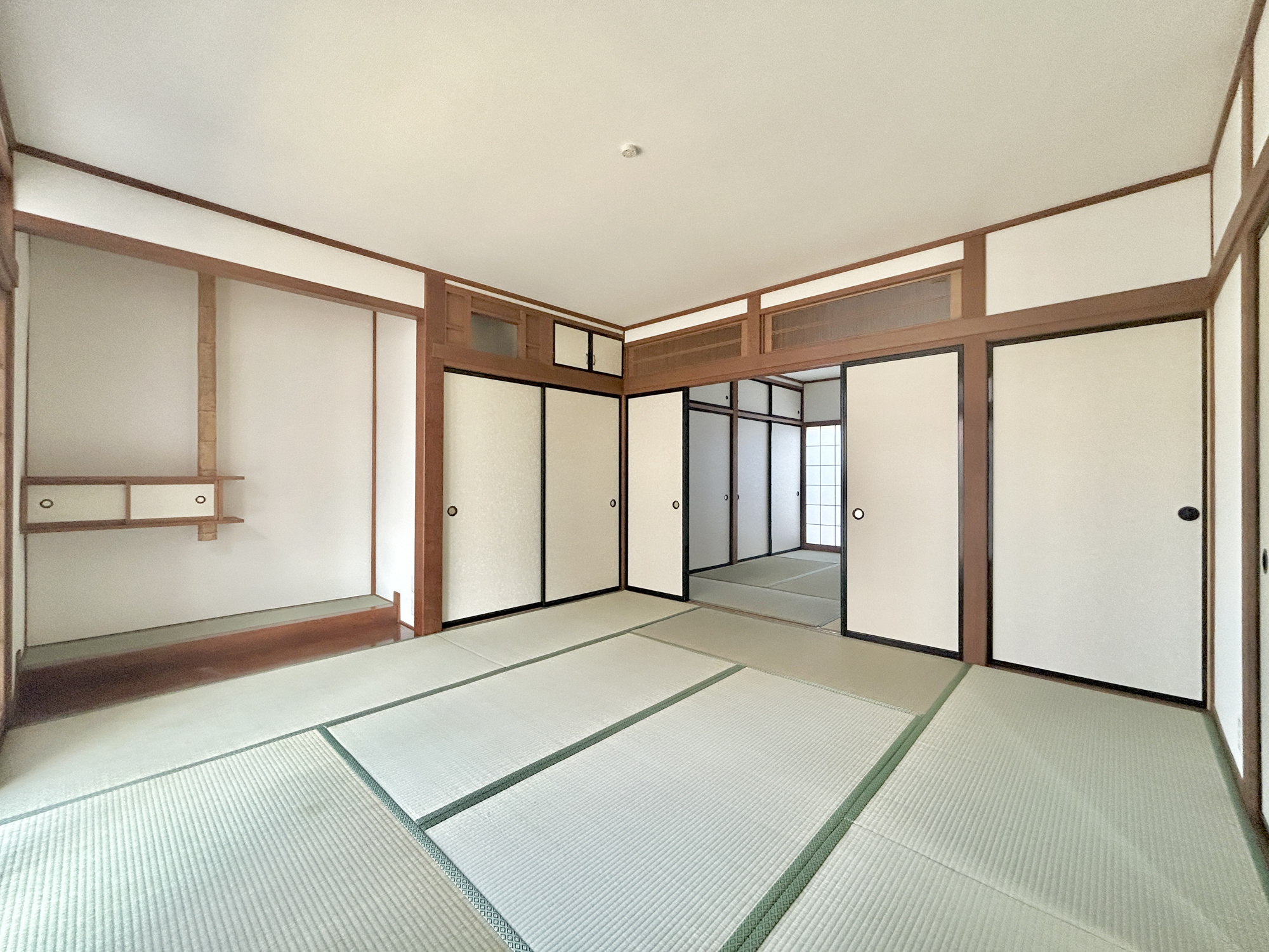 伊勢崎市山王町1期　中古住宅の和室|部屋の隅々に明るい光が満ちるお部屋。明るい日差しがあれば、気分もいつもごきげんで温かい空間が生まれます♪