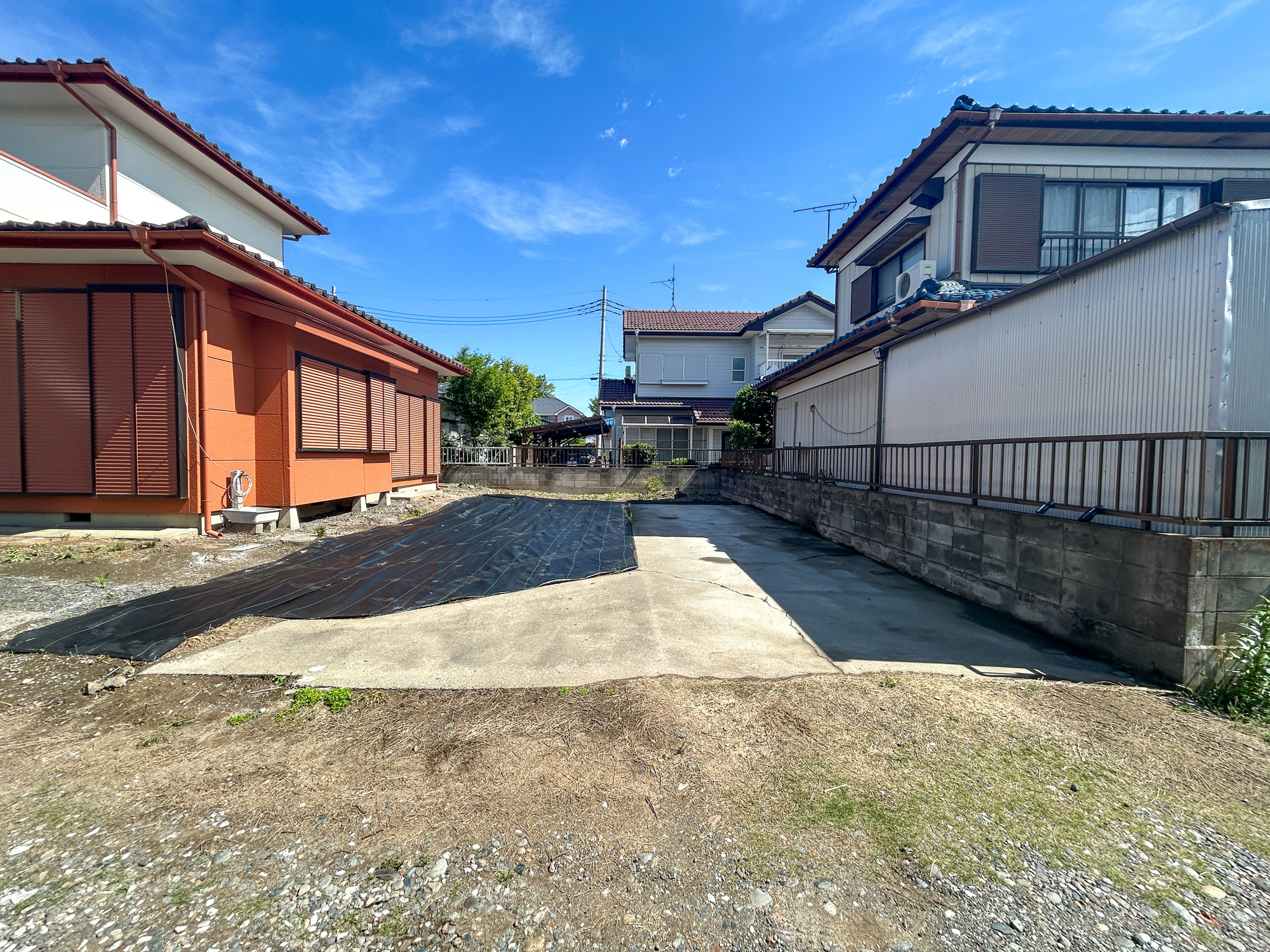 伊勢崎市山王町1期　中古住宅の駐車場|充分な駐車スペースはアレンジが出来る程のスペースがあります。お庭として利用も良しです♪