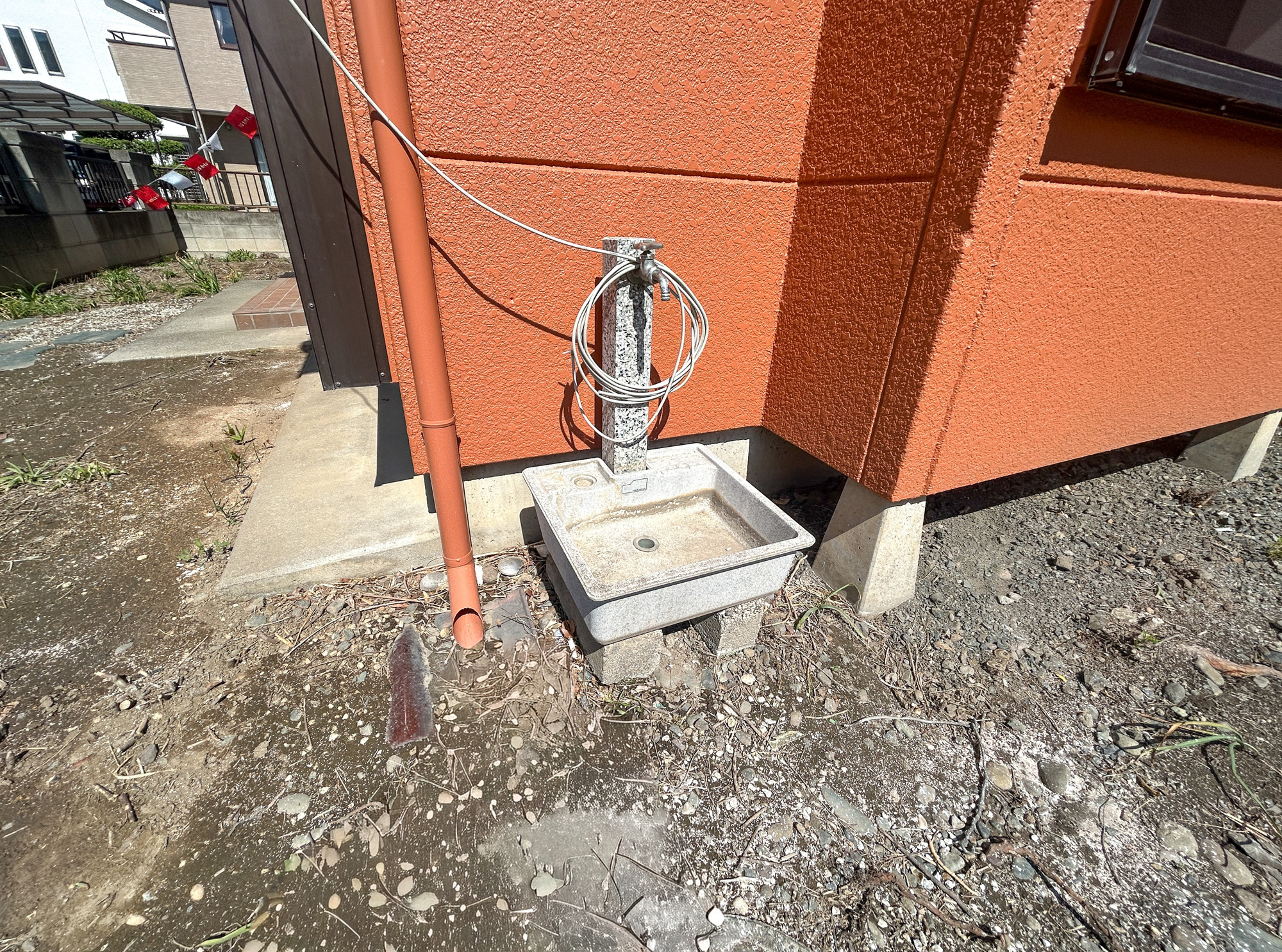 伊勢崎市山王町1期　中古住宅の設備|お庭には、立水栓があるのでお子様のお庭遊び後もすぐに手洗いが可能です♪				