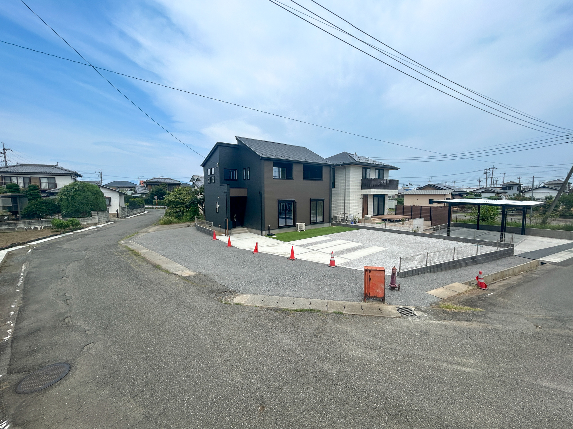 玉村町上飯島2期　新築住宅全1棟の前面道路含む現地写真|閑静な住宅地で子育て家族にピッタリ。毎日のお散歩も快適な緑に恵まれたエリアで、自然に包まれた穏やかな暮らしを実現するための、ゆとりある住環境が整っています。

