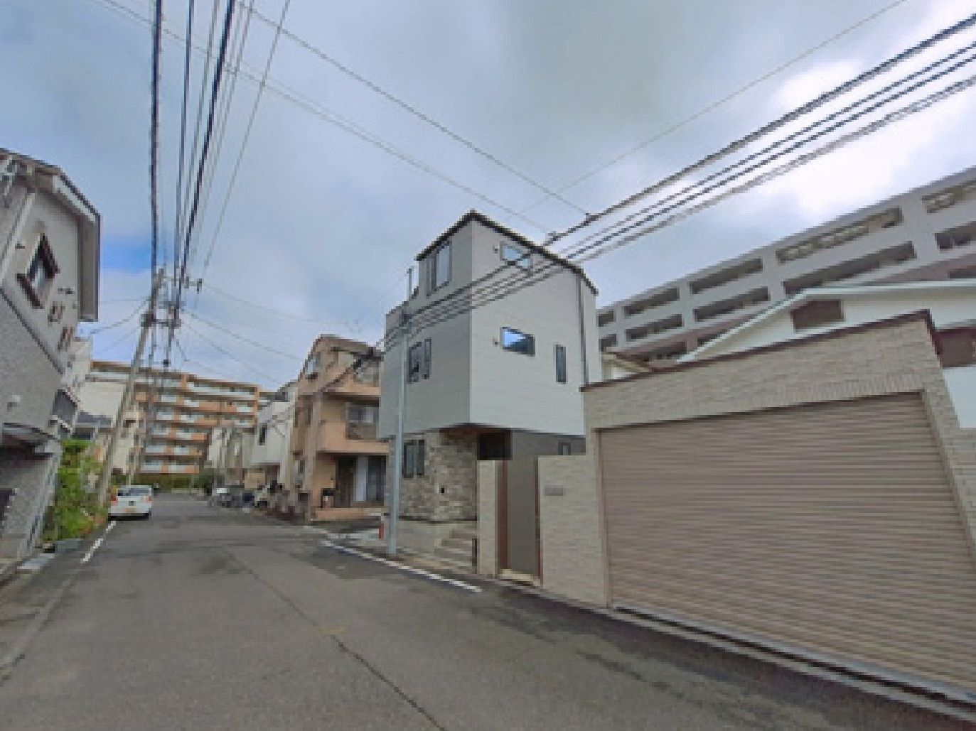 横浜市鶴見区平安町1丁目 新築戸建て【仲介手数料無料】の前面道路含む現地写真