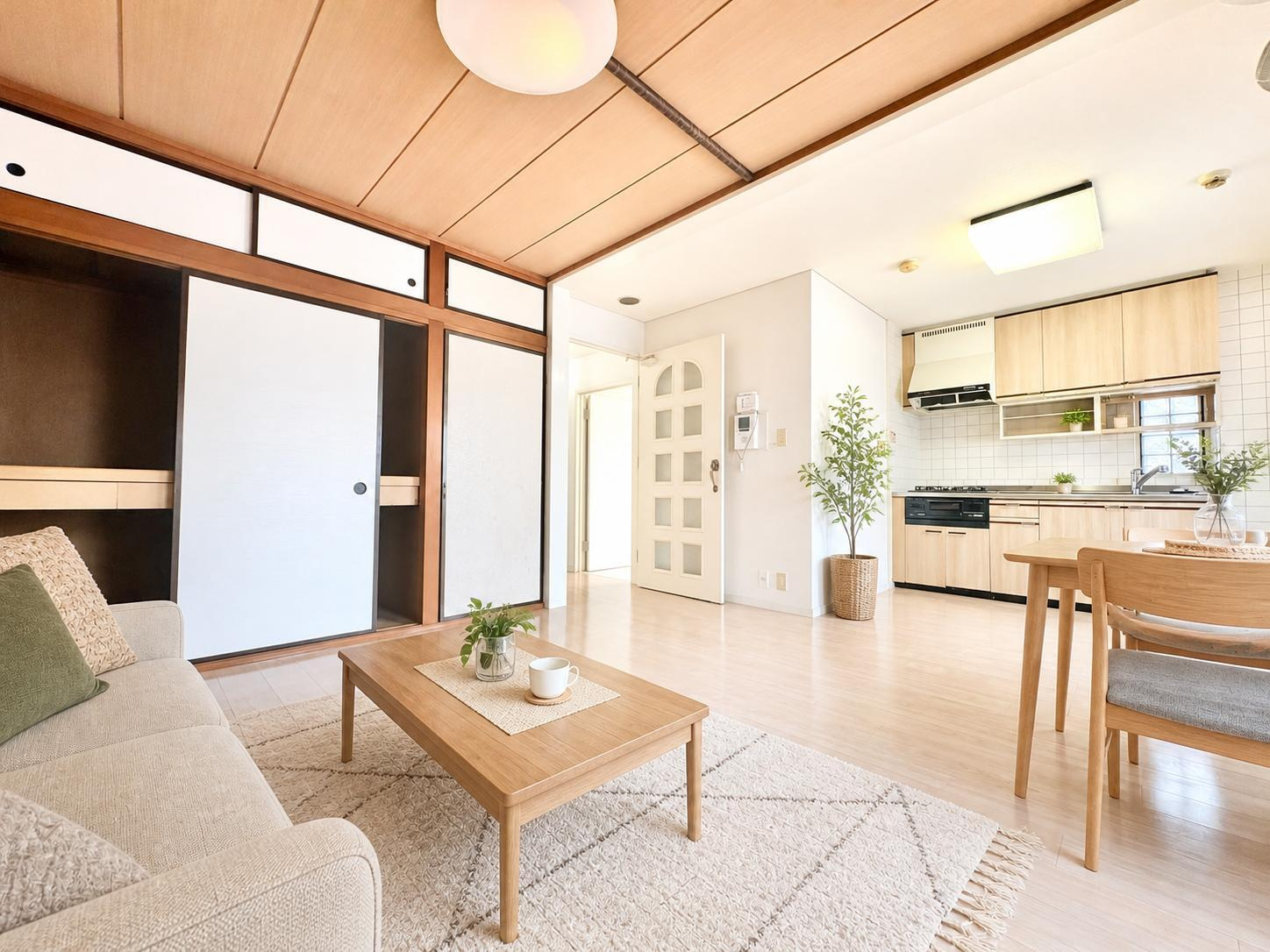 ライオンズマンション北目町第2の居間・リビング| ※バーチャルホームステージングの家具配置を使用しております