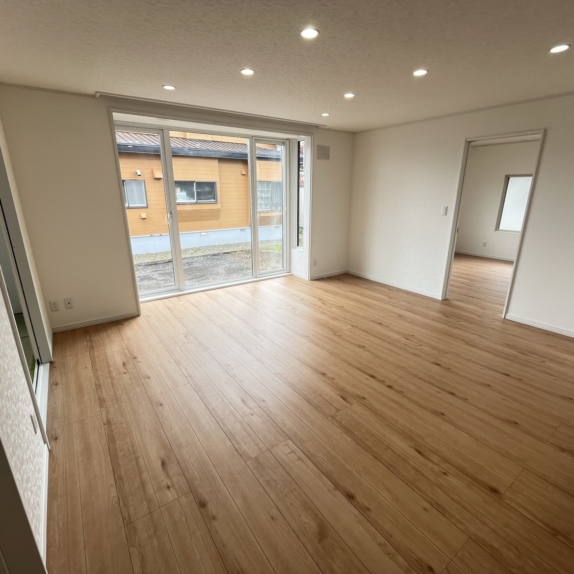 登別市片倉町4丁目8-4　リフォーム済中古住宅の居間・リビング