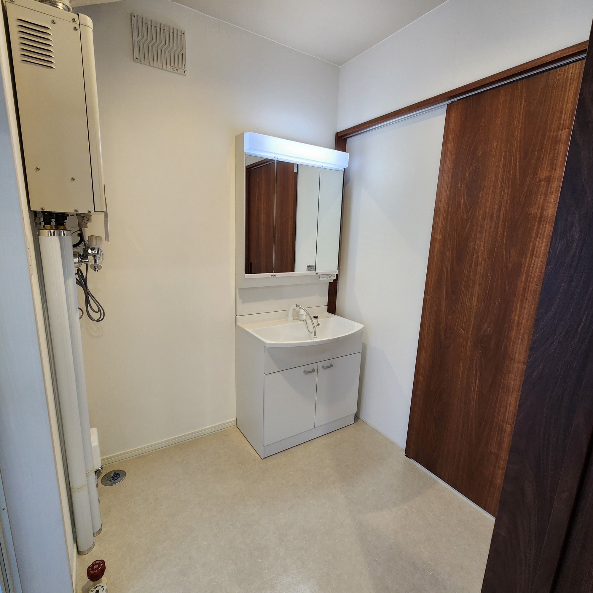 登別市登別本町1丁目32-2　リフォーム済中古住宅の脱衣所