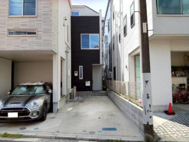 横浜市磯子区坂下町 中古戸建て【仲介手数料無料】カースペース2台の外観