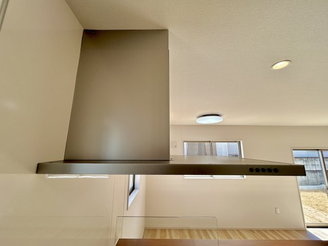 宇都宮市石井町６期　新築住宅全３棟のその他|キッチンの見た目もスッキリし、稼働している時も音が静かなレンジフード。