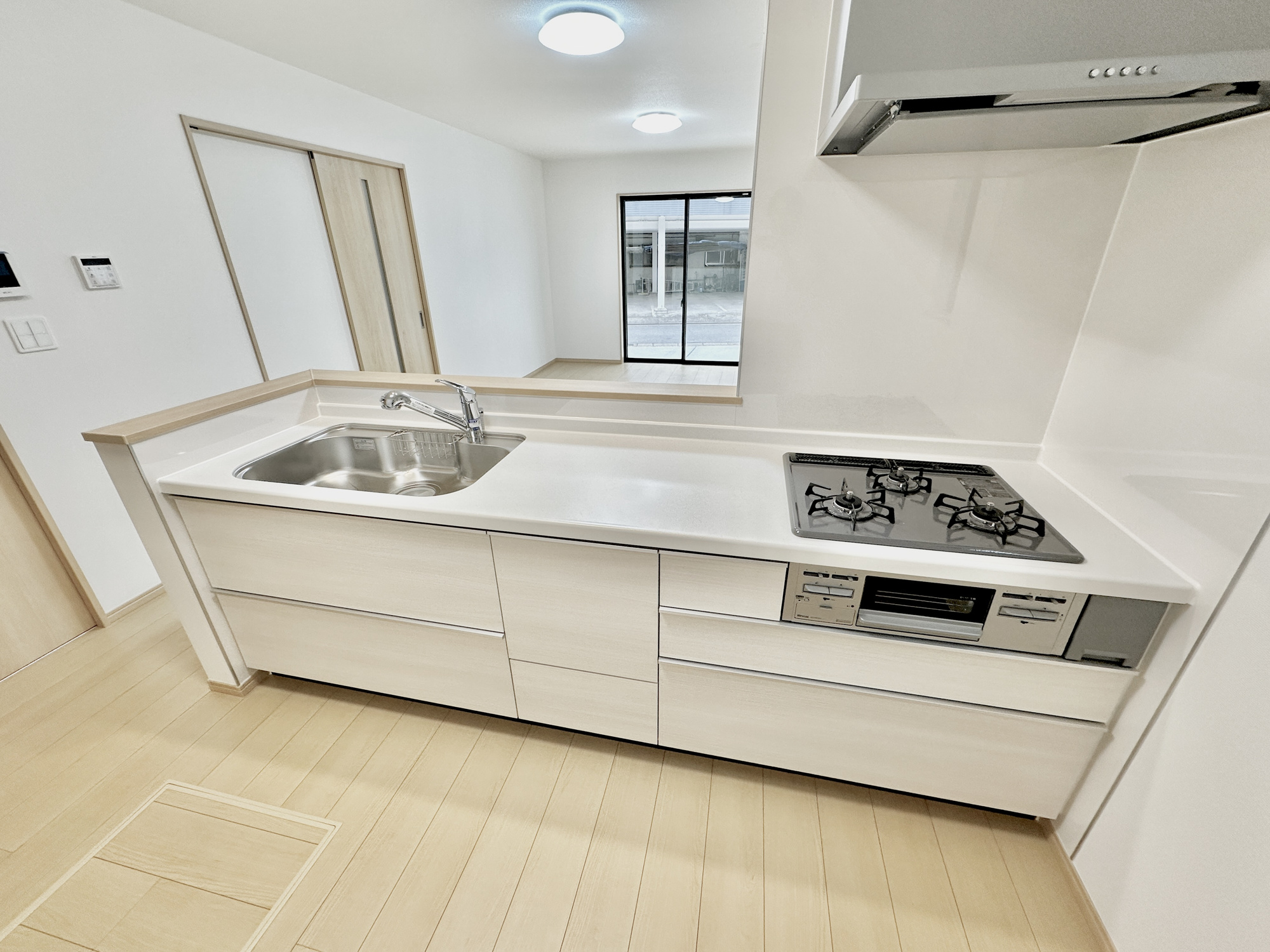 宇都宮市泉が丘７丁目2565　新築住宅全２棟のキッチン|収納が多いのでキッチンの上は常にきれいに保てます！！
お料理がしたくなるそんな嬉しい・楽しいキッチンです♪