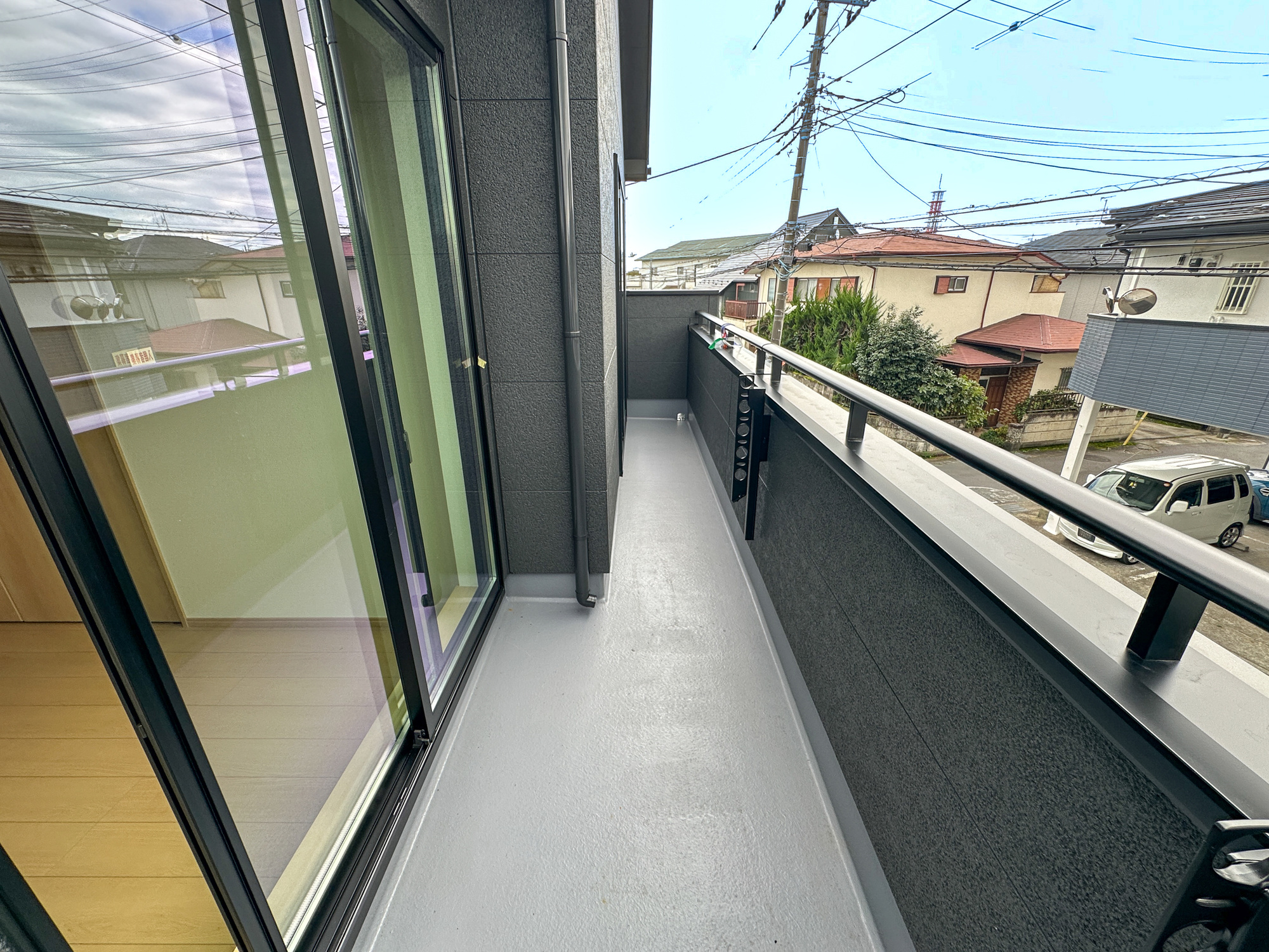 宇都宮市泉が丘７丁目2565　新築住宅全２棟のバルコニー|南向きで陽当りの良いバルコニーは、物干しセットを追加すれば、一度にたくさんのお洗濯物が干せるのが魅力！バルコニーは洗濯物を干すだけの場所じゃなく、家族のゆとりのある時間を演出するプライベート空間。