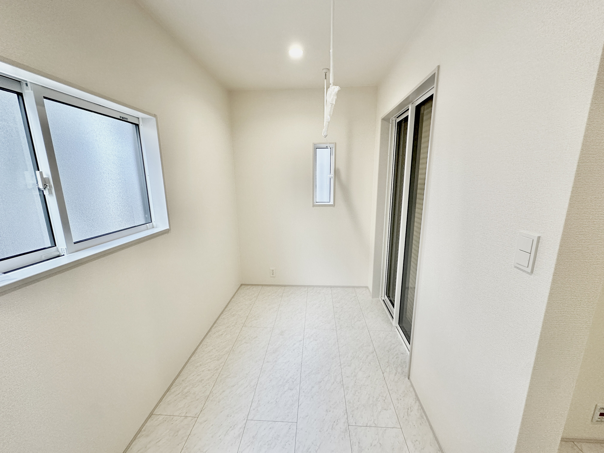 宇都宮市清原台３丁目　新築住宅全３棟のランドリースペース|ランドリールーム付きで洗濯から室内干しまでワンストップ♪２階まで洗濯物を運ばなくていいのは嬉しいポイントですね！