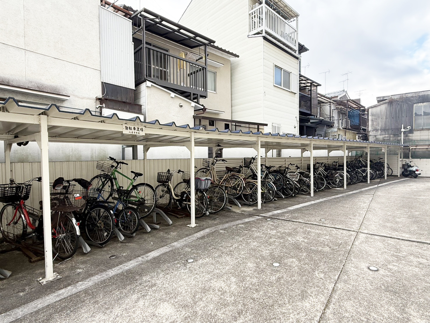 京都一乗寺コーポラスの駐輪場|敷地内駐輪場です。
