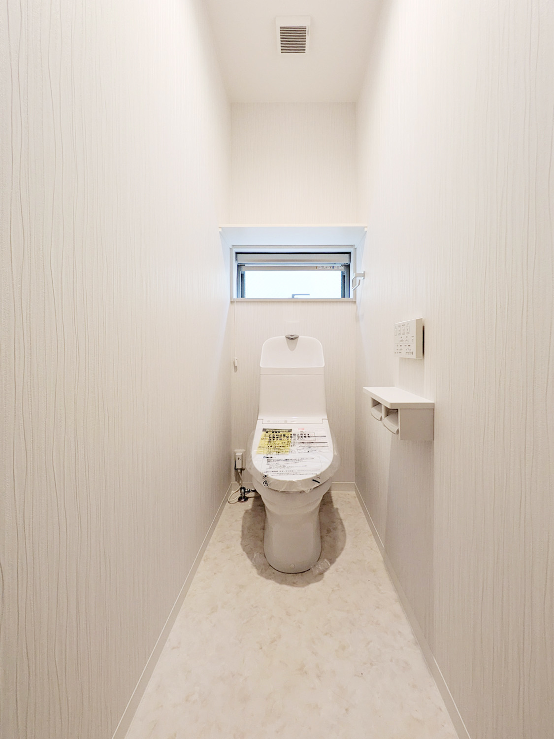 宇治御廟新築戸建のトイレ|お手洗いは1階と2階それぞれにざいます。