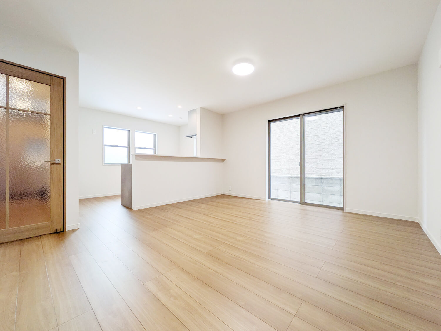 宇治御廟新築戸建の居間・リビング|約16帖のLDKです。