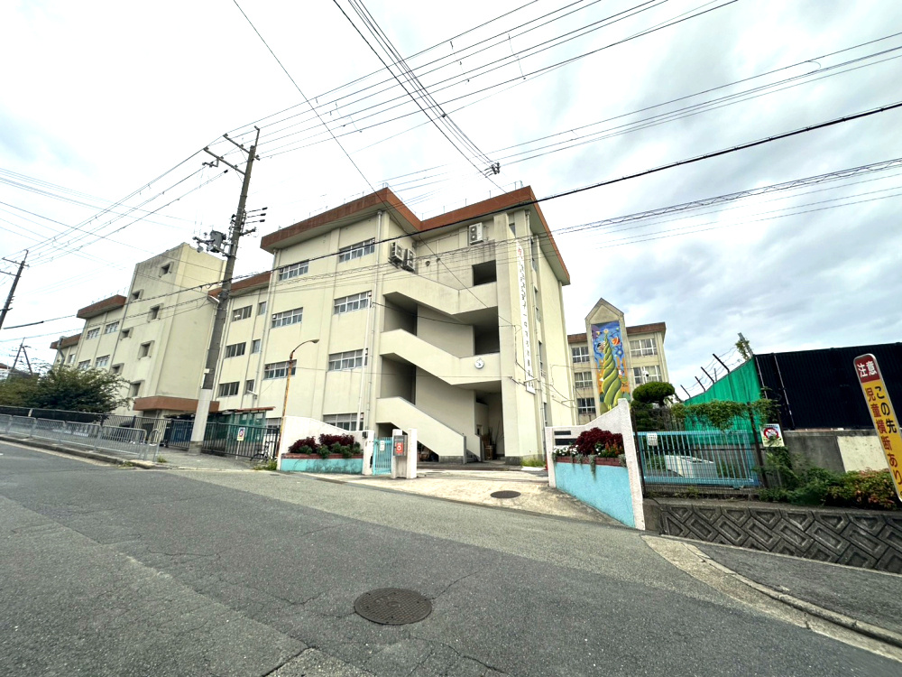 豊中市上野東2丁目　新築戸建ての前面道路含む現地写真|豊中市立第十一中学校まで徒歩約30分
