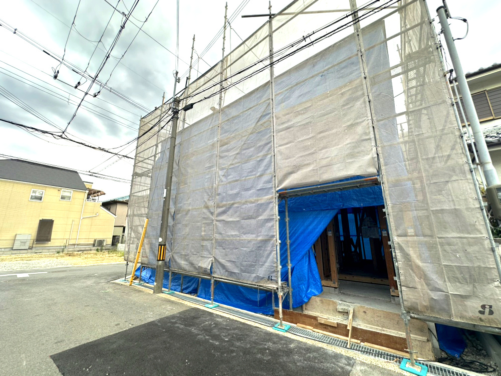 豊中市上野東2丁目　新築戸建ての前面道路含む現地写真|2026年11月下旬完成予定。