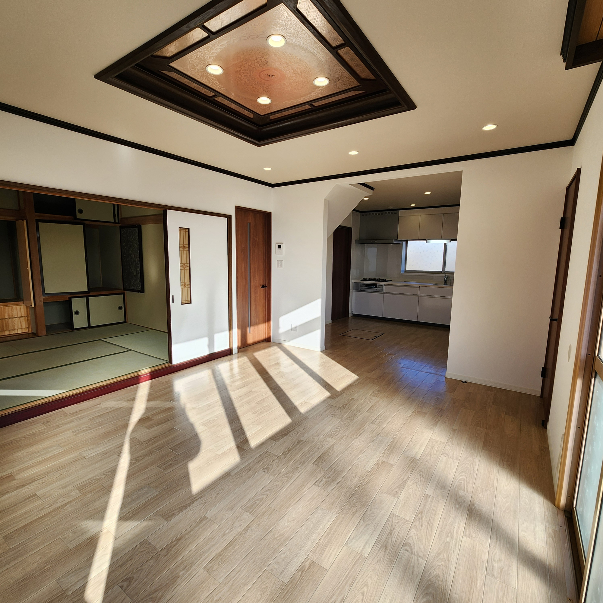 登別市登別本町1丁目32-2　リフォーム済中古住宅の居間・リビング